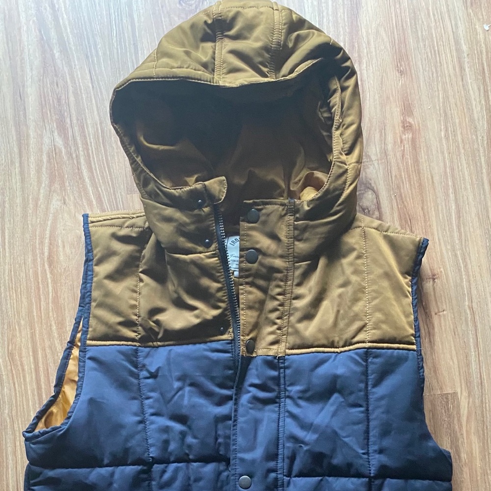 Iron and Resin Treeline vest -medium